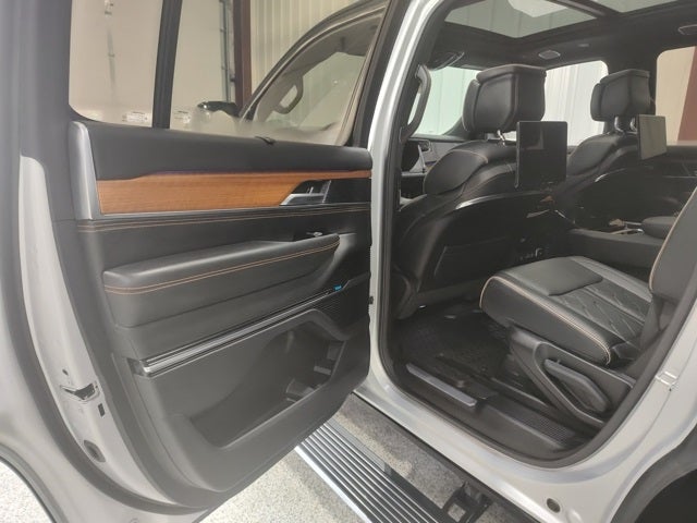 2023 Jeep Grand Wagoneer Series III