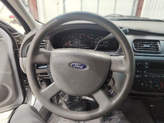 2005 Ford Taurus SE