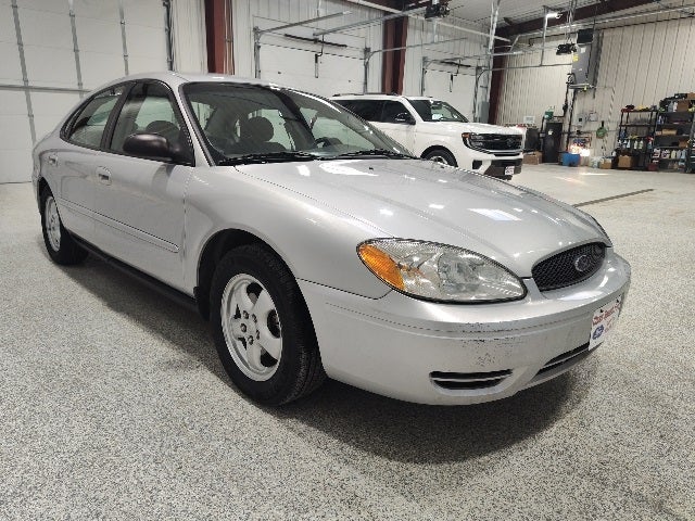 2005 Ford Taurus SE