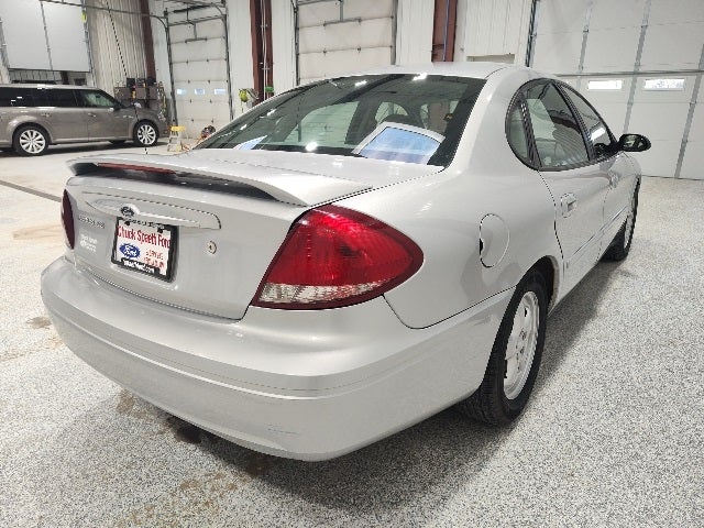 2005 Ford Taurus SE