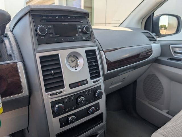 2010 Chrysler Town & Country Touring