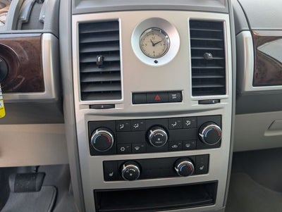 2010 Chrysler Town & Country Touring