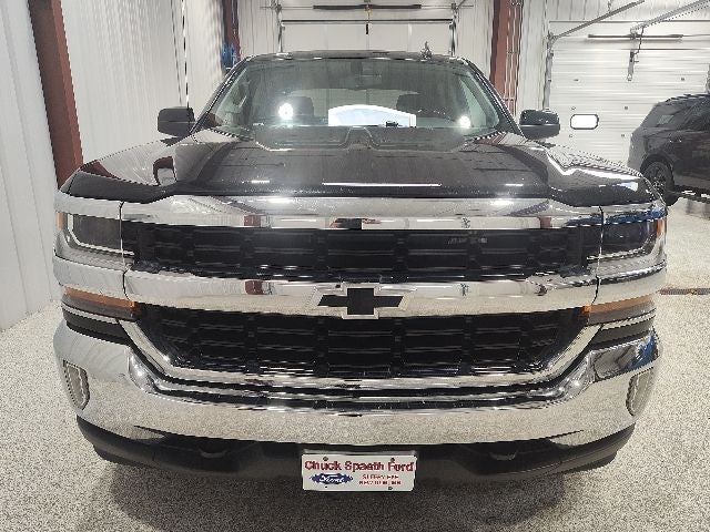 Used 2018 Chevrolet Silverado 1500 LT with VIN 3GCUKREC5JG456561 for sale in Sleepy Eye, Minnesota