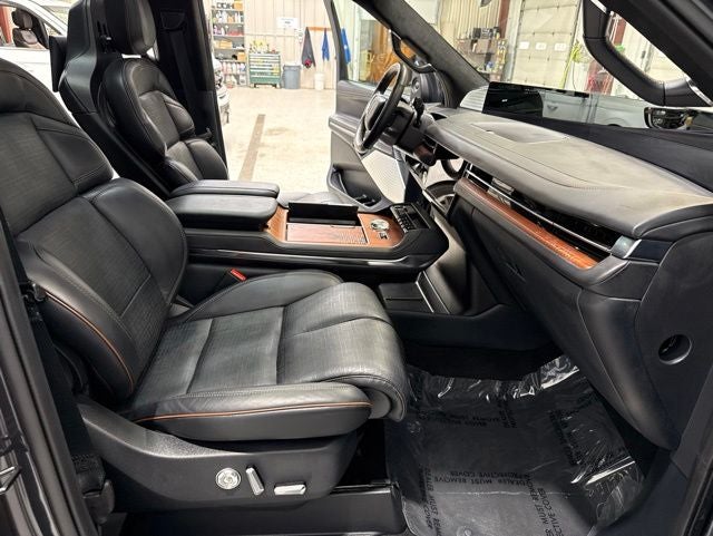2025 Lincoln Navigator Black Label
