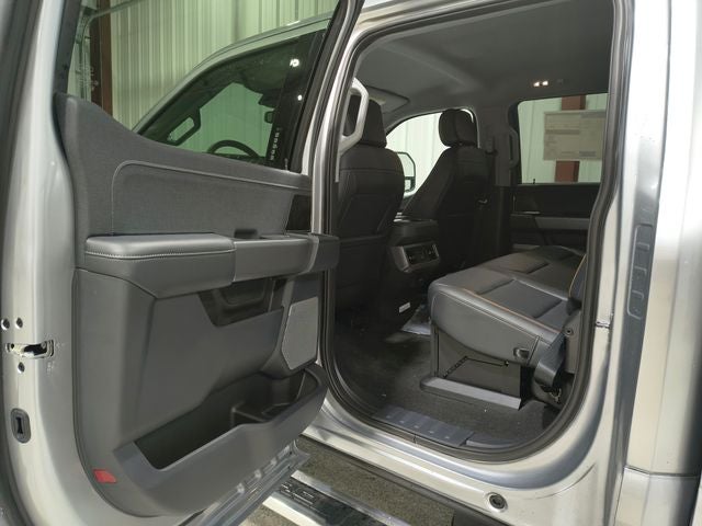 2027 Ford Super Duty F-350® Lariat®